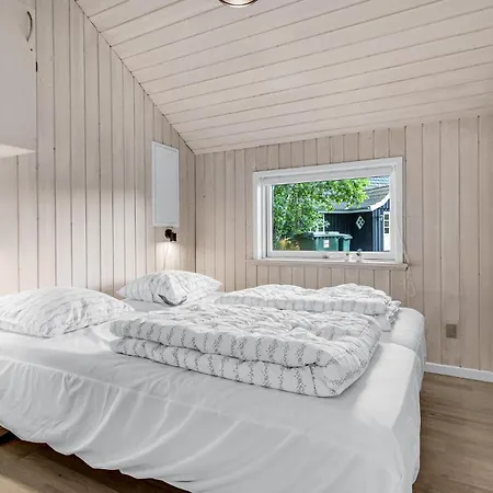 5 Bedroom Pet Friendly In Vaeggerlose *