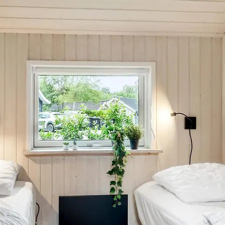Awesome In Vaeggerlose With Sauna * Bøtø By
