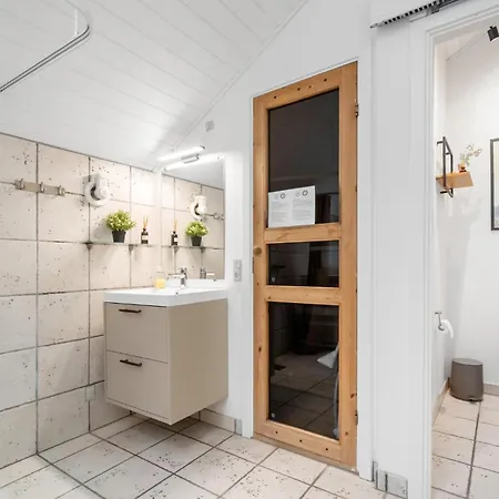 Semesterbostad Awesome In Vaeggerlose With Sauna